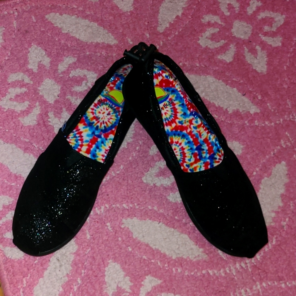 Girls slip on Maui Island flats